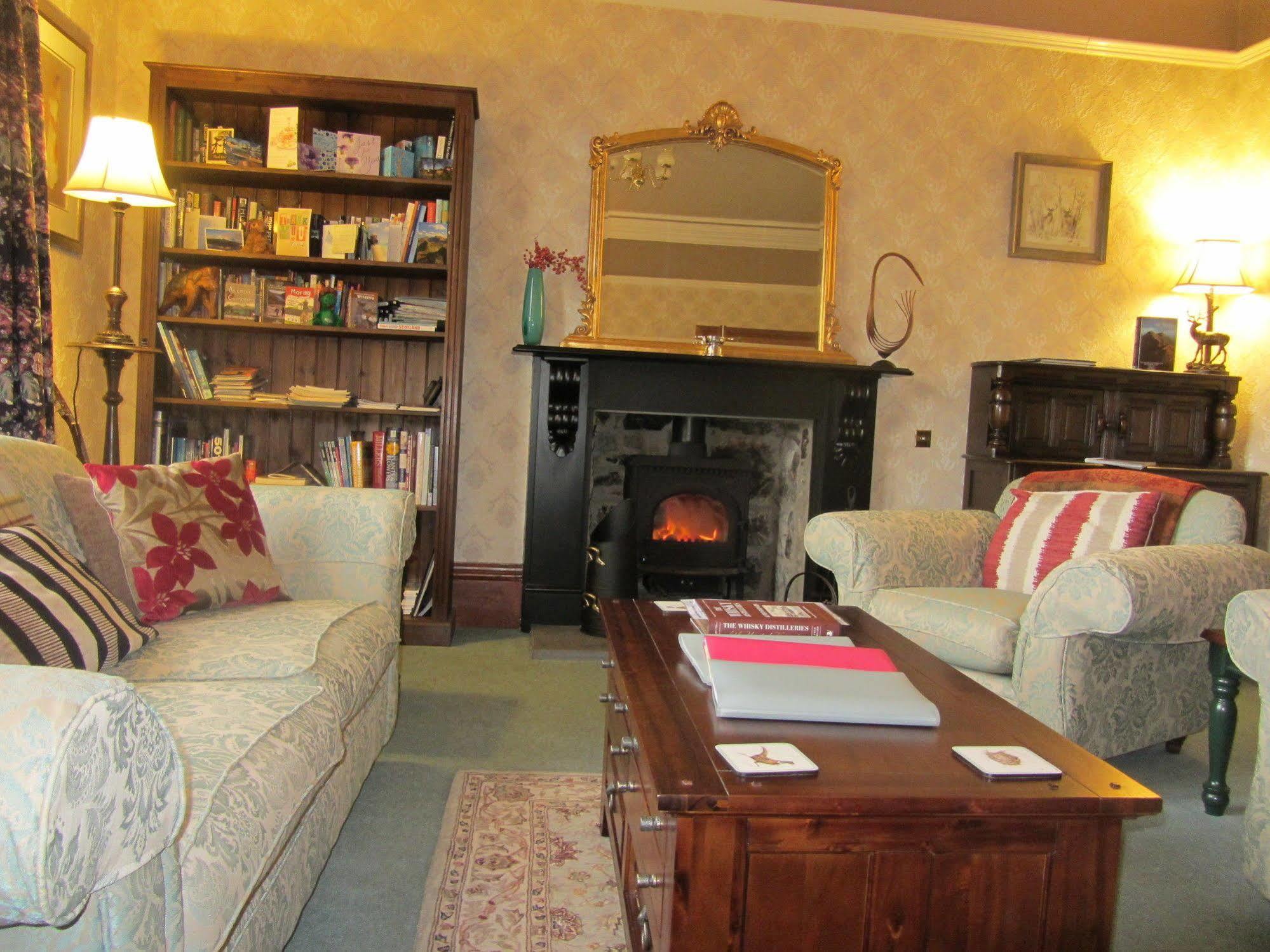 Rossmor Bed & Breakfast Grantown-on-Spey Exteriör bild