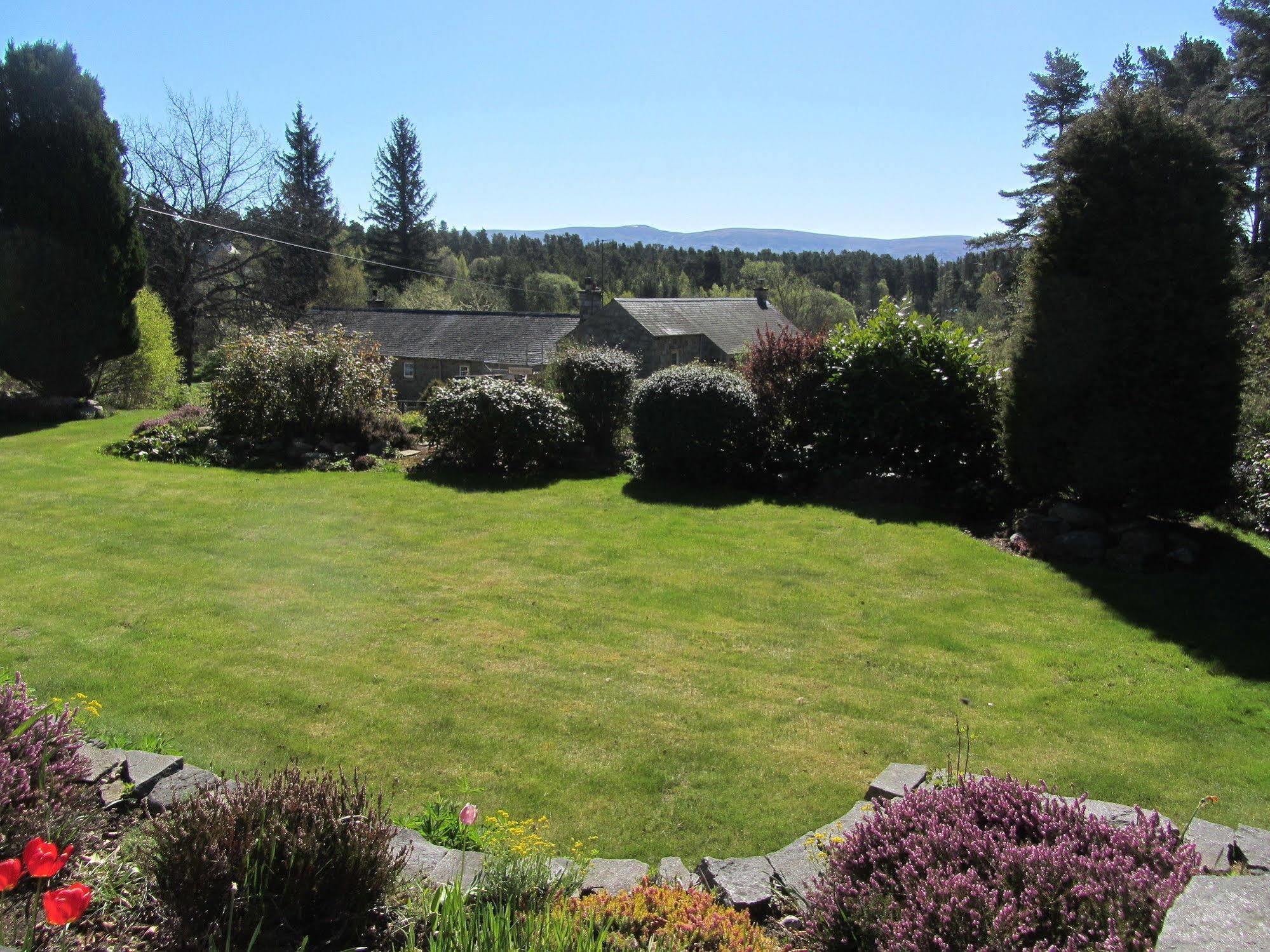 Rossmor Bed & Breakfast Grantown-on-Spey Exteriör bild